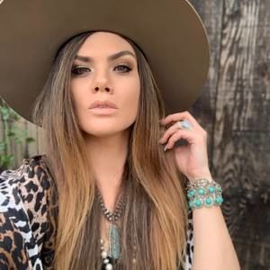 Meet your Posher, Annie